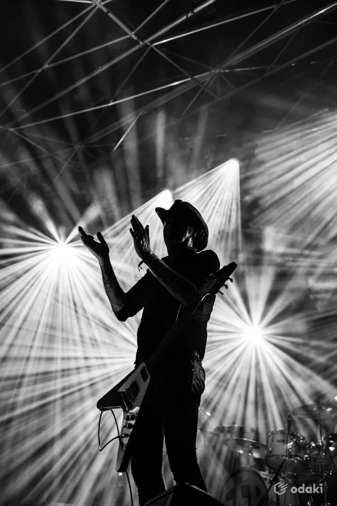 Photographie d'un groupe de musique lors d'un concert