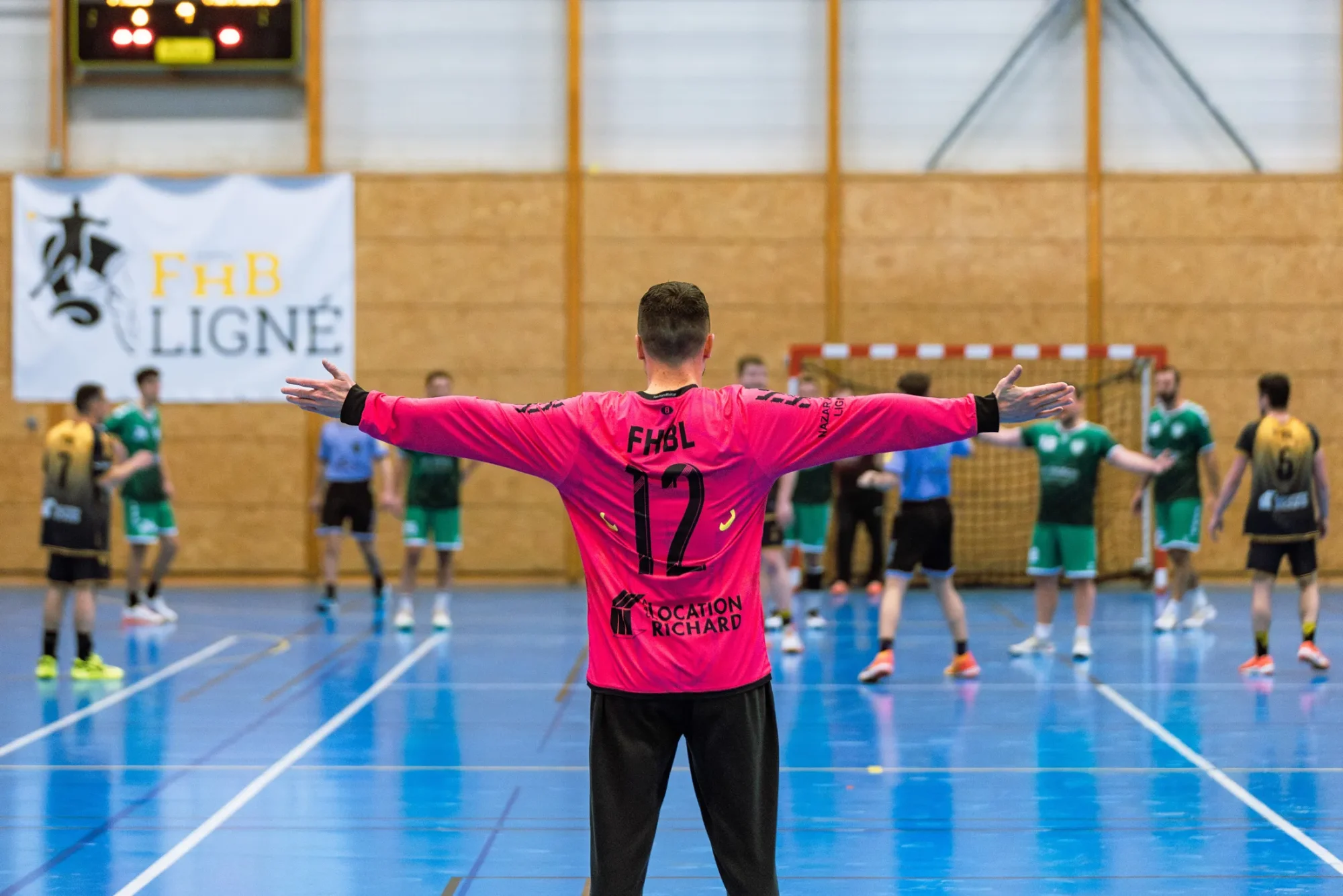 Photographie d'un match de handball masculin